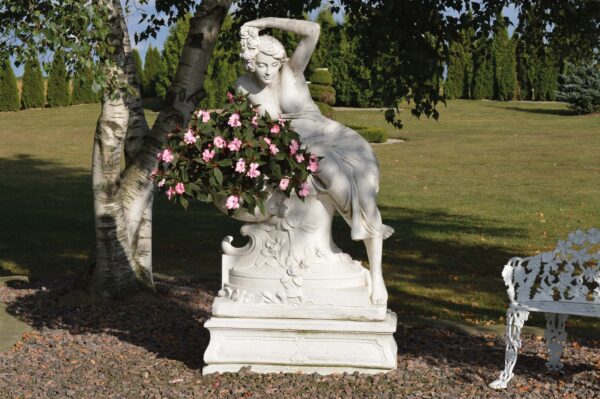 Venere sognante - statue da giardino in graniglia di marmo di Carrara