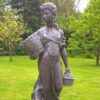 Paesanella G. - statue da giardino in graniglia di marmo di Carrara