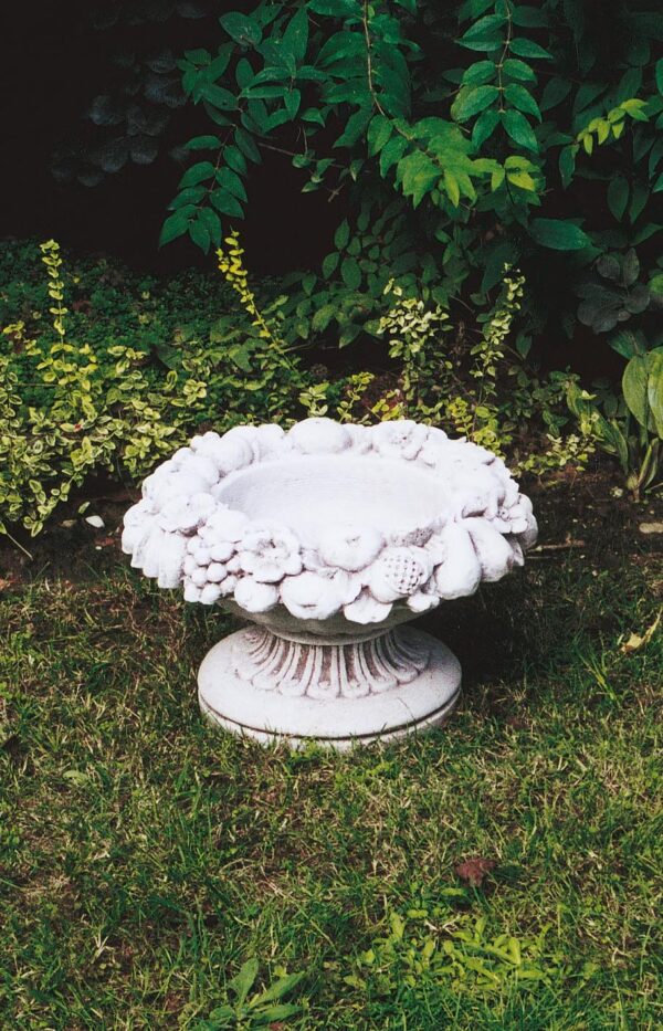 Vaso Frutta- arredo da giardino in pietra ricomposta