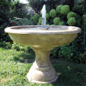 Fontana Cecina - arredo da giardino in graniglia di marmo di Carrara