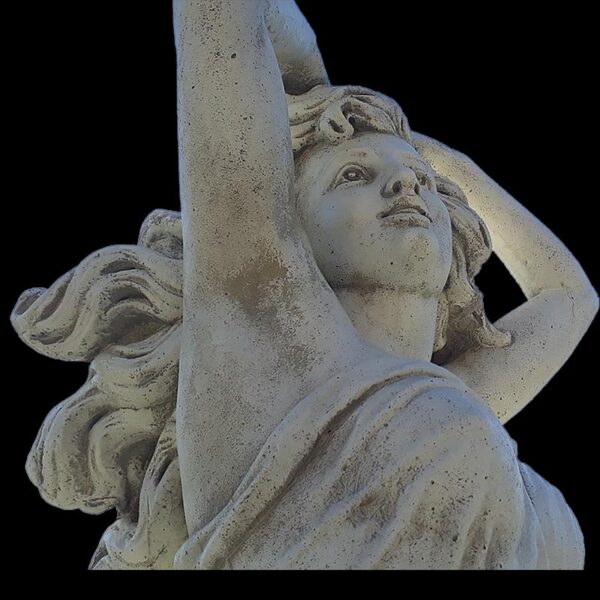 Statua-da-giardino_venere-in-ginocchio_statua-in-graniglia-di-marmo-di-carrara